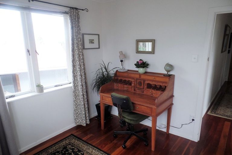 Photo of property in 294 Rangatira Road, Beach Haven, Auckland, 0626