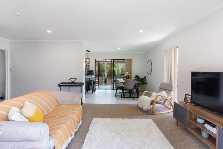 Photo of property in 2/27 Aberfeldy Avenue, Highland Park, Auckland, 2010