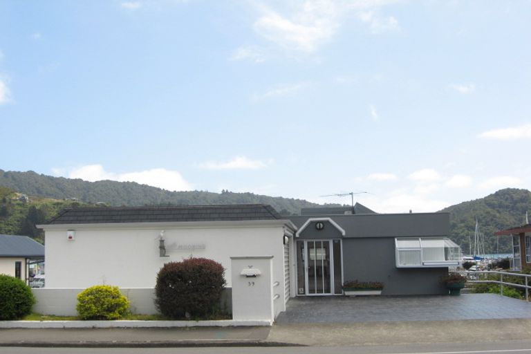 Photo of property in 39 Waikawa Road, Picton, 7220