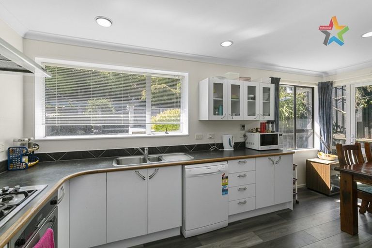 Photo of property in 4 Mossburn Grove, Kelson, Lower Hutt, 5010
