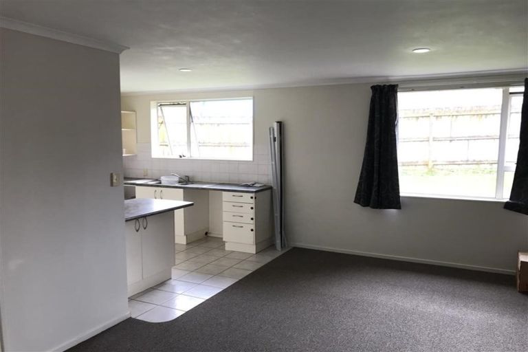 Photo of property in 25 Loughinisland Place, Weymouth, Auckland, 2103