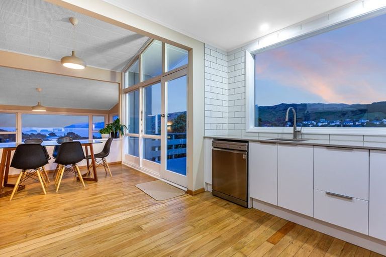 Photo of property in 2 Raroa Place, Pukerua Bay, 5026