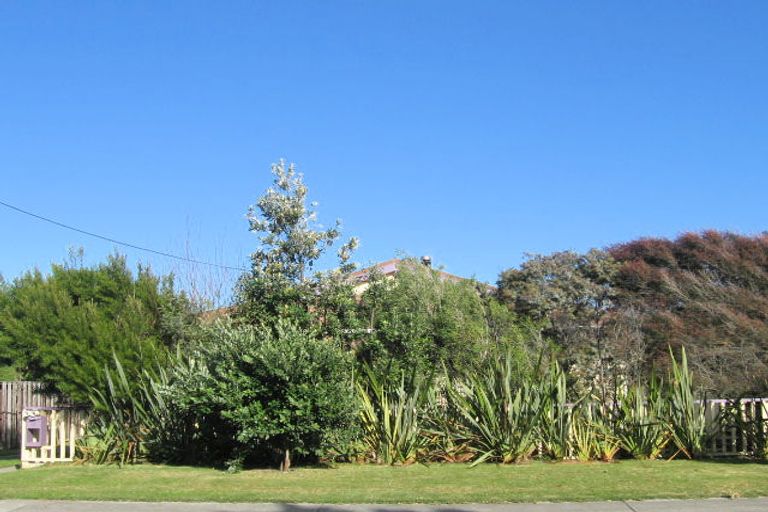 Photo of property in 15 Toi Street, Otaki Beach, Otaki, 5512