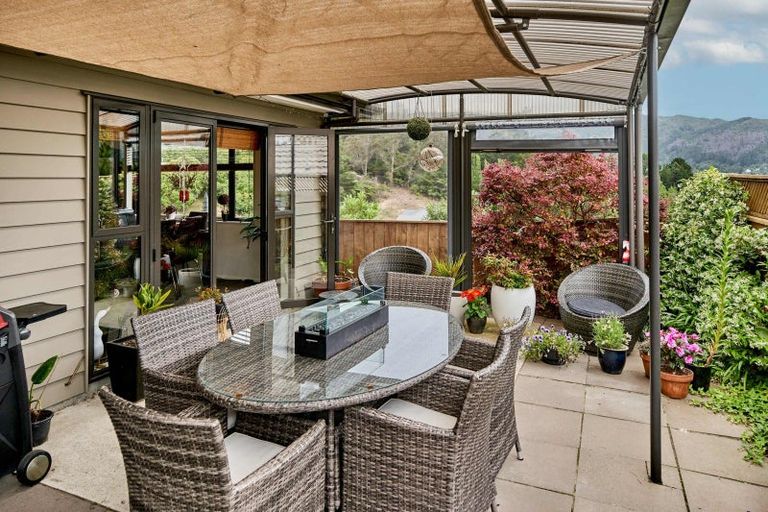 Photo of property in 38 Speldhurst Grove, Stokes Valley, Lower Hutt, 5019