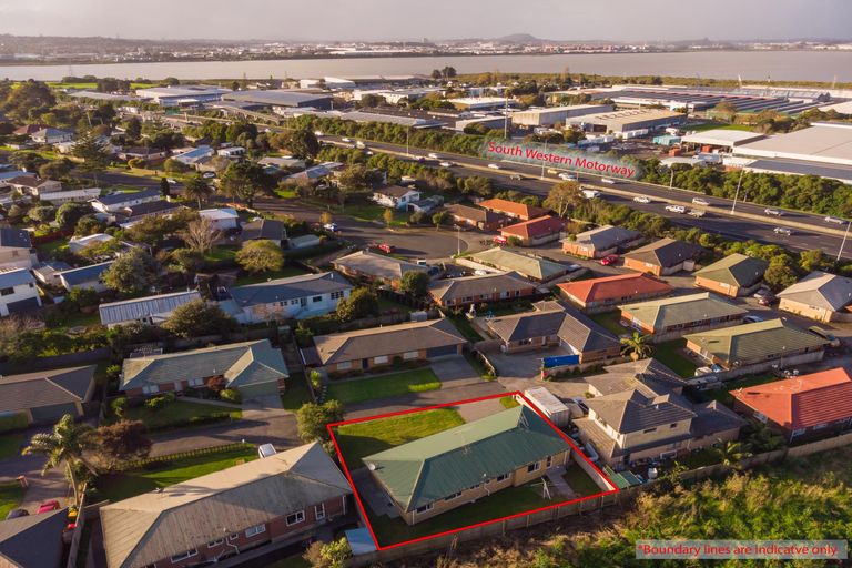 Photo of property in 15 Hocken Place, Mangere Bridge, Auckland, 2022