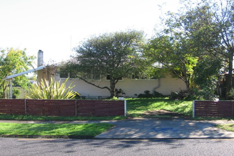 Photo of property in 33 Edgewater Drive, Pakuranga, Auckland, 2010