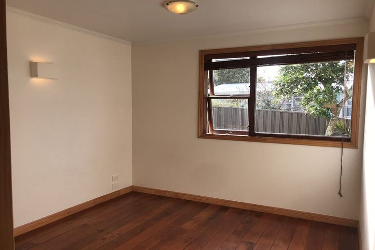Photo of property in 4 Tobruk Crescent, Milford, Auckland, 0620