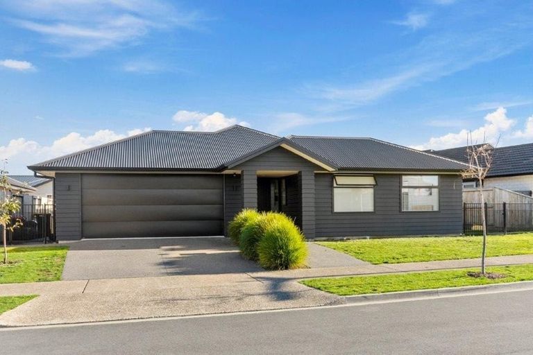 Photo of property in 32 Rotomanu Place, Pyes Pa, Tauranga, 3112