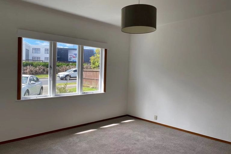 Photo of property in 282 West Coast Road, Glen Eden, Auckland, 0602