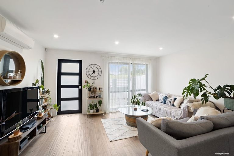 Photo of property in 18 Peony Mews, Oteha, Auckland, 0632