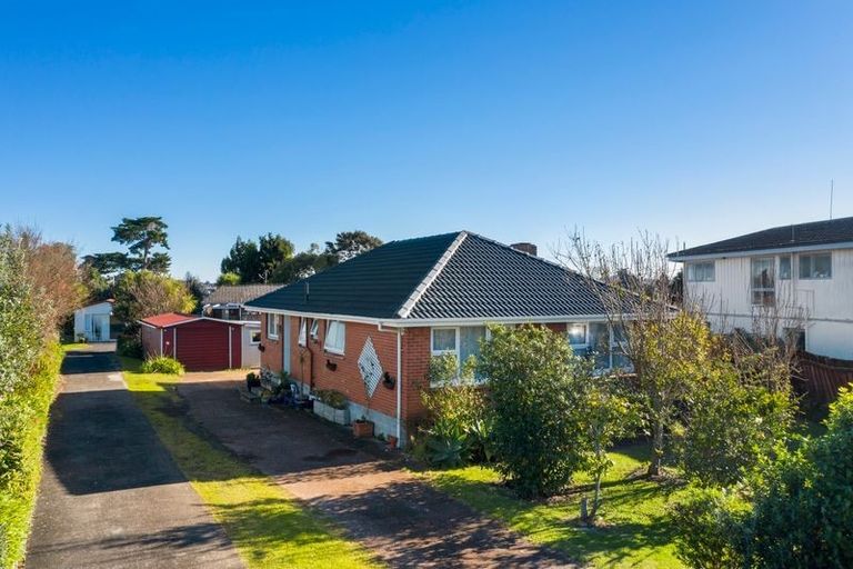Photo of property in 63 Edgewater Drive, Pakuranga, Auckland, 2010