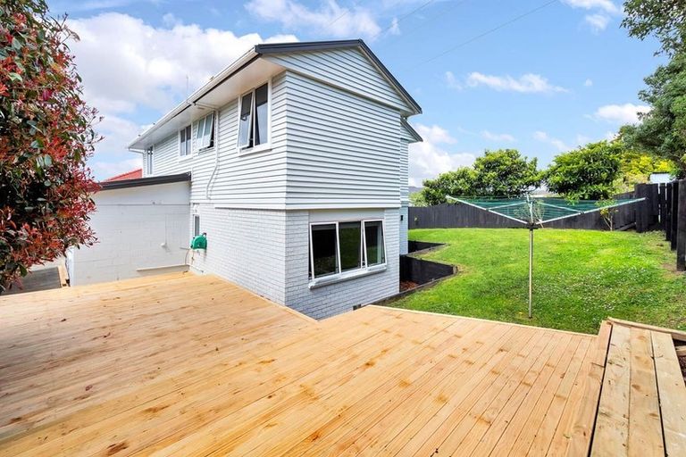 Photo of property in 52 Roberts Road, Te Atatu South, Auckland, 0610