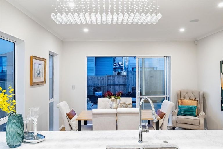 Photo of property in 18 Emerald Avenue, Rosehill, Papakura, 2113