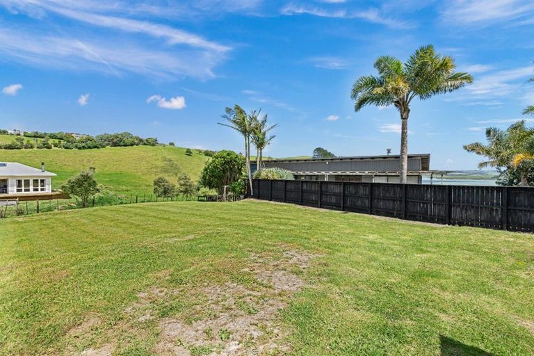 Photo of property in 26 Oxford Street, Whakapirau, 0583