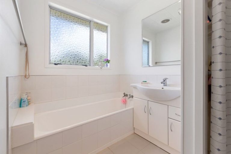 Photo of property in 40 Marendellas Drive, Bucklands Beach, Auckland, 2014