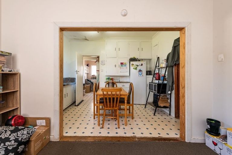 Photo of property in 137 Whites Line East, Waiwhetu, Lower Hutt, 5010