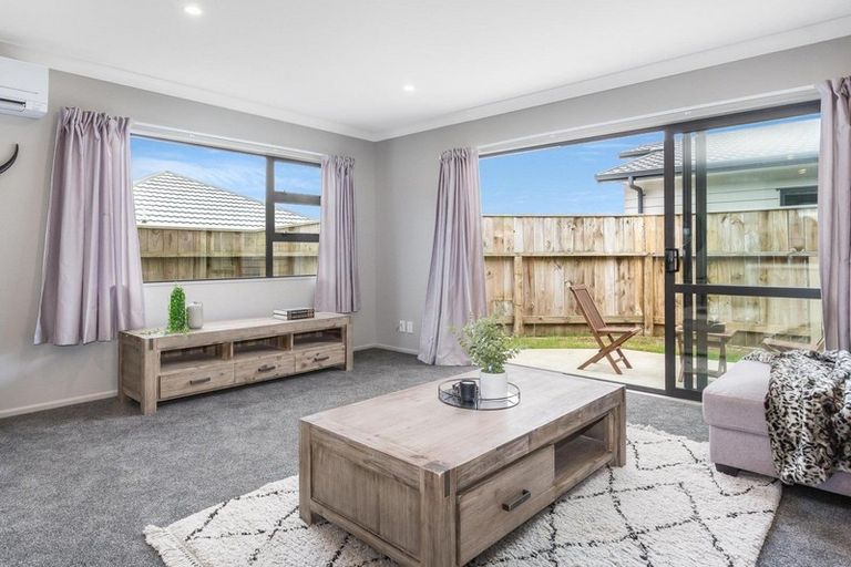 Photo of property in 27 Moonsail Drive, Whitby, Porirua, 5024