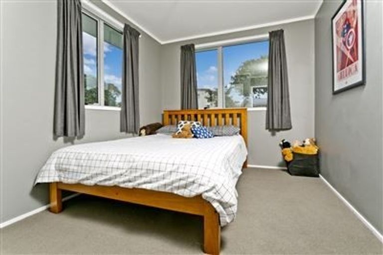 Photo of property in 2 Wykeham Place, Glenfield, Auckland, 0629