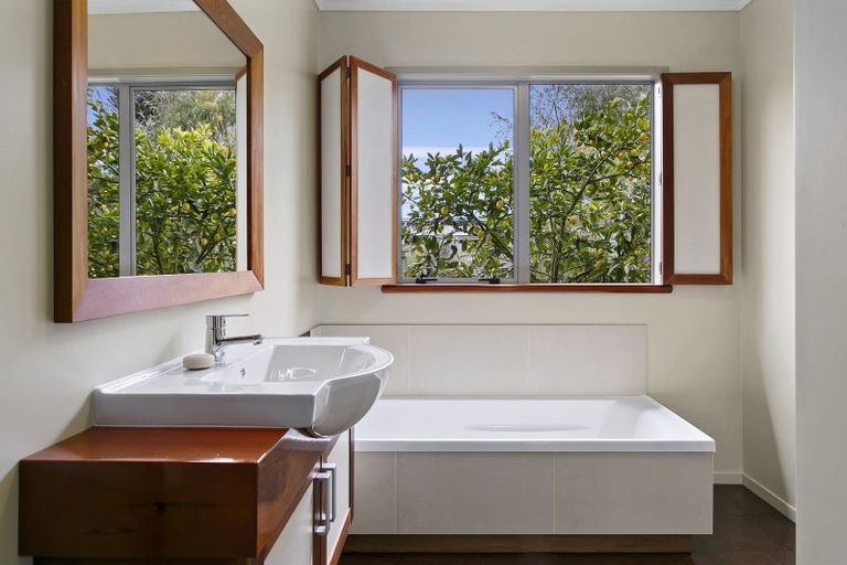 Photo of property in 18 Brompton Close, Richmond Heights, Taupo, 3330