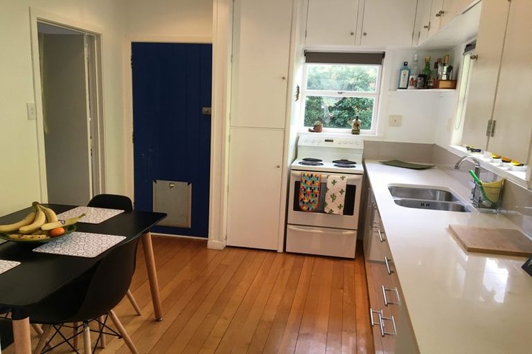 Photo of property in 8a Dodson Avenue, Milford, Auckland, 0620