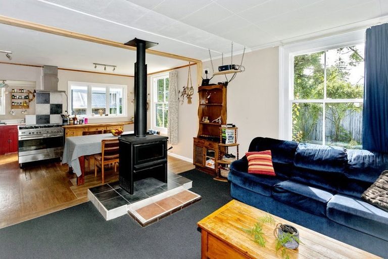 Photo of property in 15 High Street, Hawarden, 7385