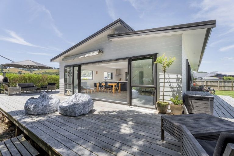 Photo of property in 8 Voyager Place, Cooks Beach, Whitianga, 3591