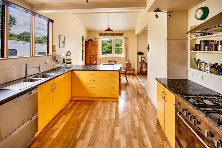 Photo of property in 9 Toenga Road, Pukerua Bay, 5026