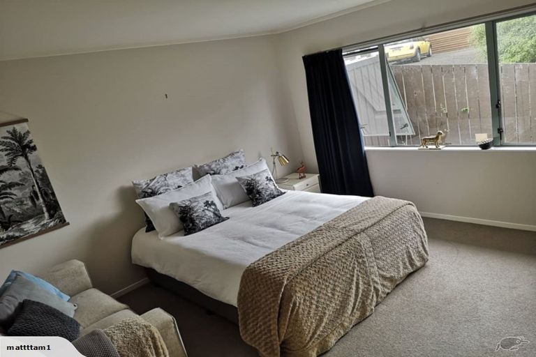 Photo of property in 24 Goldfinch Rise, Unsworth Heights, Auckland, 0632
