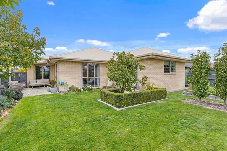 Photo of property in 14 Anglem Way, Northwood, Christchurch, 8051