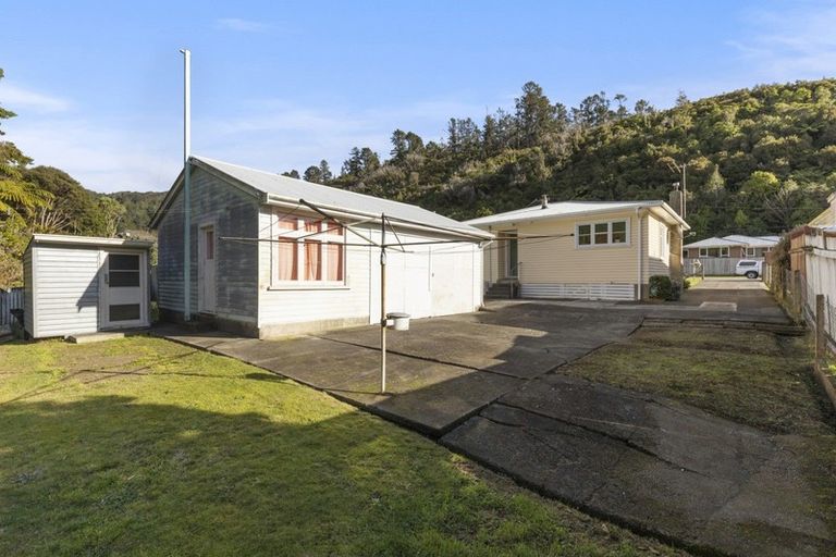 Photo of property in 17 Sunny Grove, Wainuiomata, Lower Hutt, 5014