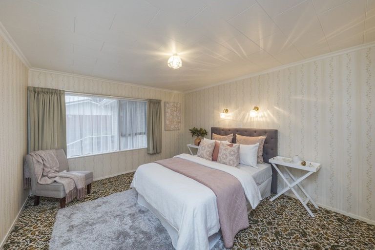 Photo of property in 6 Chertsey Court, Roslyn, Palmerston North, 4414