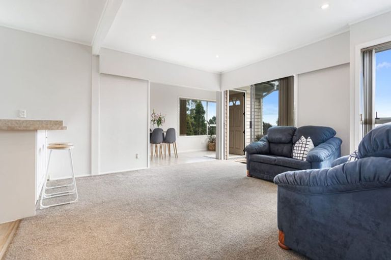 Photo of property in 2/67 Brigantine Drive, Beach Haven, Auckland, 0626