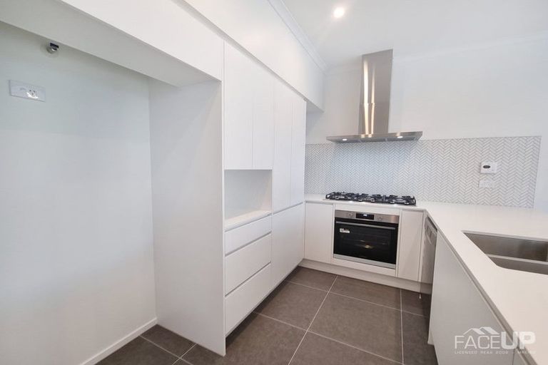 Photo of property in 5 Jagoda Road, Westgate, Auckland, 0614