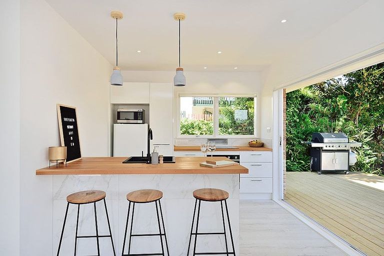 Photo of property in 2/40a Blakeborough Drive, Forrest Hill, Auckland, 0620