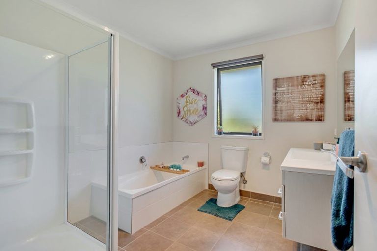 Photo of property in 4 Mooring Close, Haruru, 0204