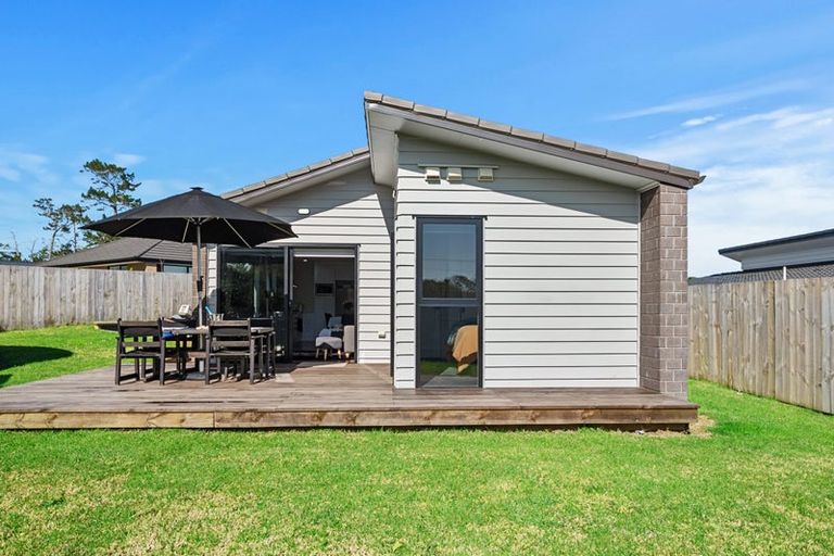 Photo of property in 18 Taupata Lane, Helensville, 0800
