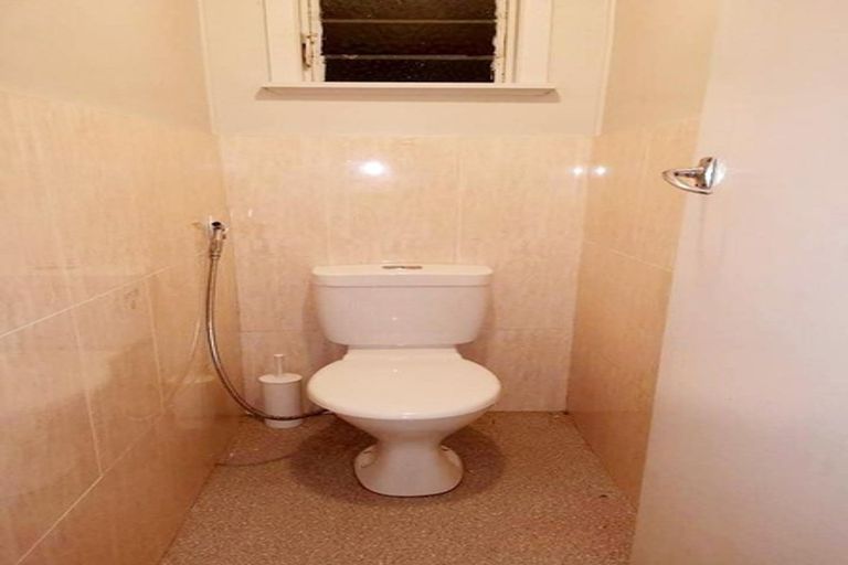 Photo of property in 57 Farquhar Road, Glendene, Auckland, 0602