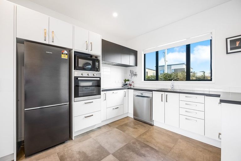 Photo of property in 4/7 Scott Road, Hobsonville, Auckland, 0616