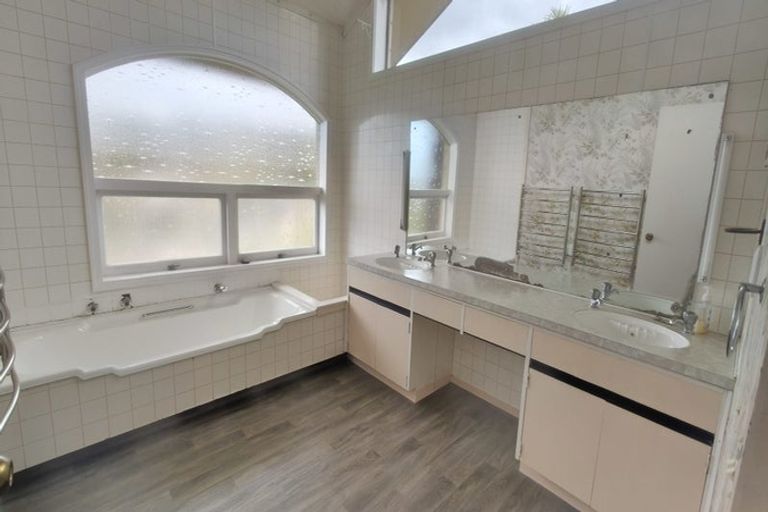 Photo of property in 3 Manaia Place, Mairangi Bay, Auckland, 0630