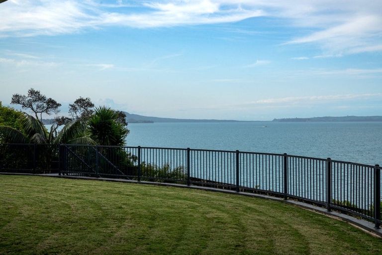 Photo of property in 10 Colleen Court, Cockle Bay, Auckland, 2014