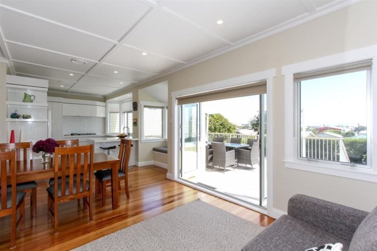 Photo of property in 117 Pendarves Street, New Plymouth, 4312
