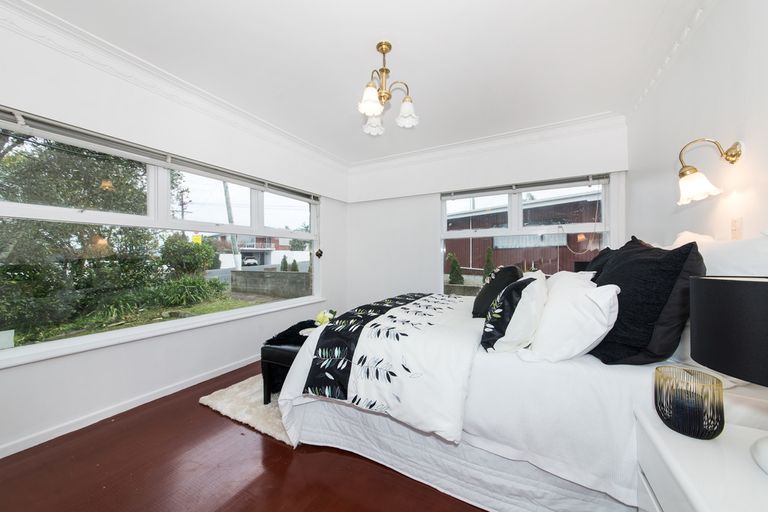 Photo of property in 91 Waimumu Road, Massey, Auckland, 0614