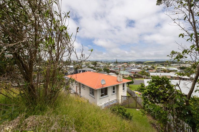 Photo of property in 31 Simons Street, Moturoa, New Plymouth, 4310