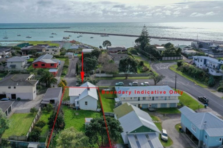 Photo of property in 7 Whiteley Street, Moturoa, New Plymouth, 4310