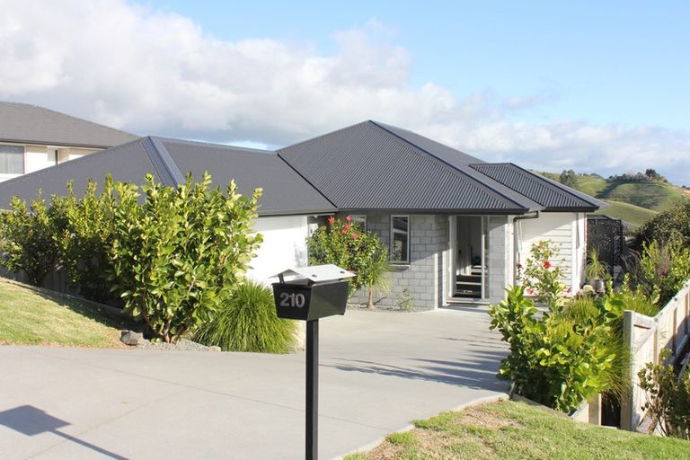 Photo of property in 210 Waikite Road, Welcome Bay, Tauranga, 3175