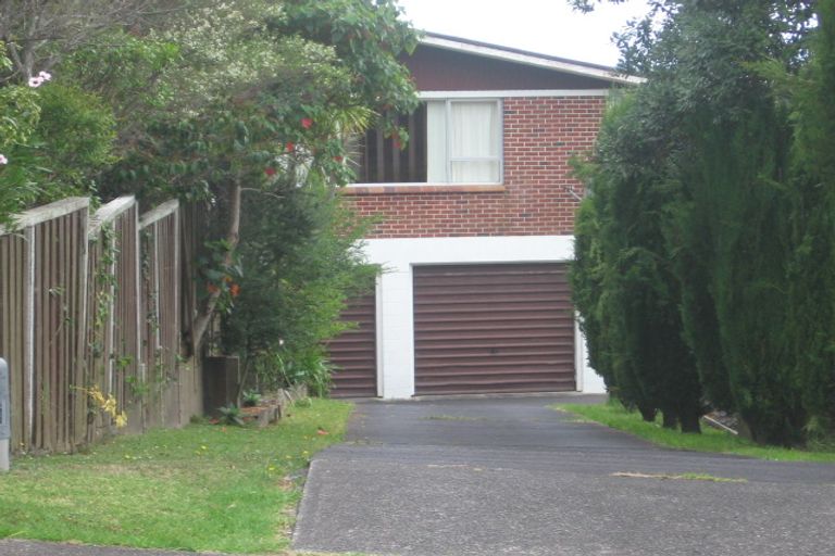 Photo of property in 10 Holdaway Avenue, Northcote, Auckland, 0627