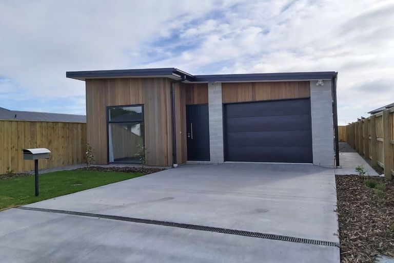 Photo of property in 19 Oakleigh Street, Woodend, 7610