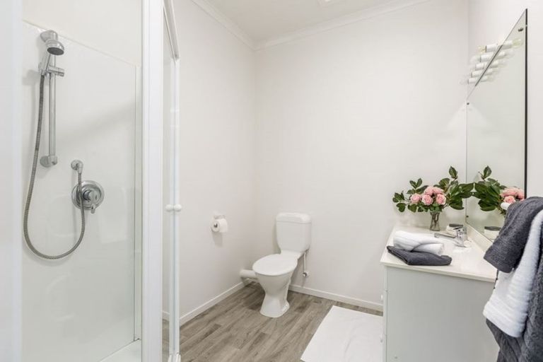 Photo of property in 19 Ngarahana Avenue, Paremoremo, Auckland, 0632