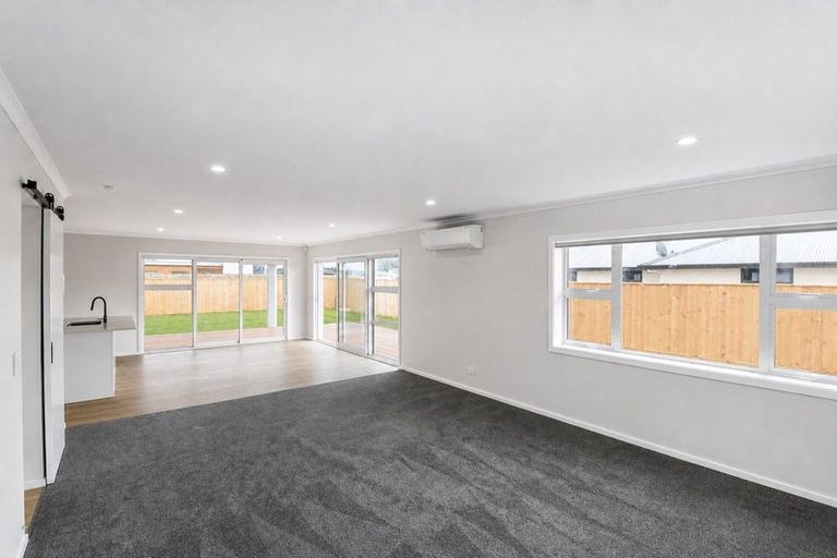 Photo of property in 19 Hawera Avenue, Levin, 5510