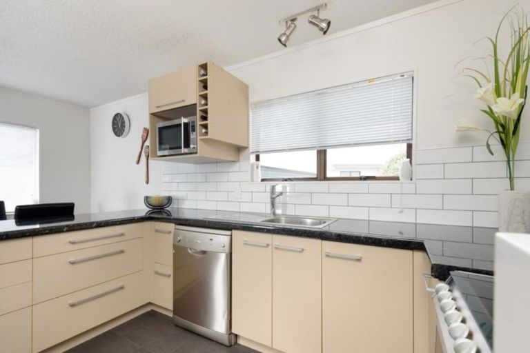 Photo of property in 35b Lyn Grove, Papamoa Beach, Papamoa, 3118